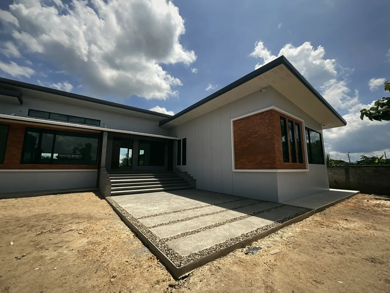 Single-storey modern with brick