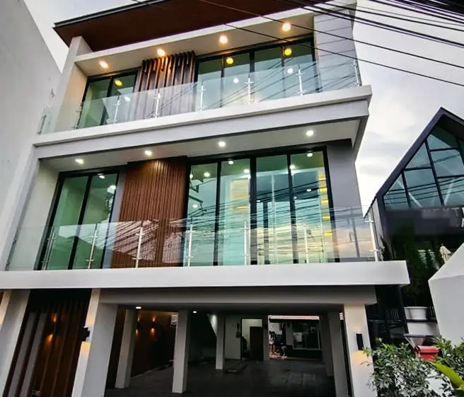 Three-storey with timber slats